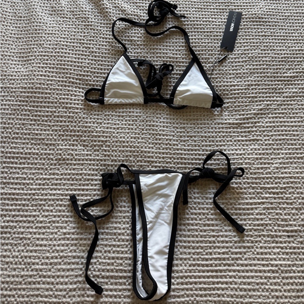 Fashion Nova Black and White Bikini Set (Bundle) 2X1